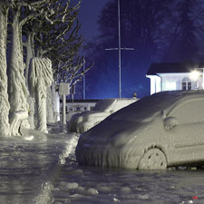 Voiture recouverte de glace